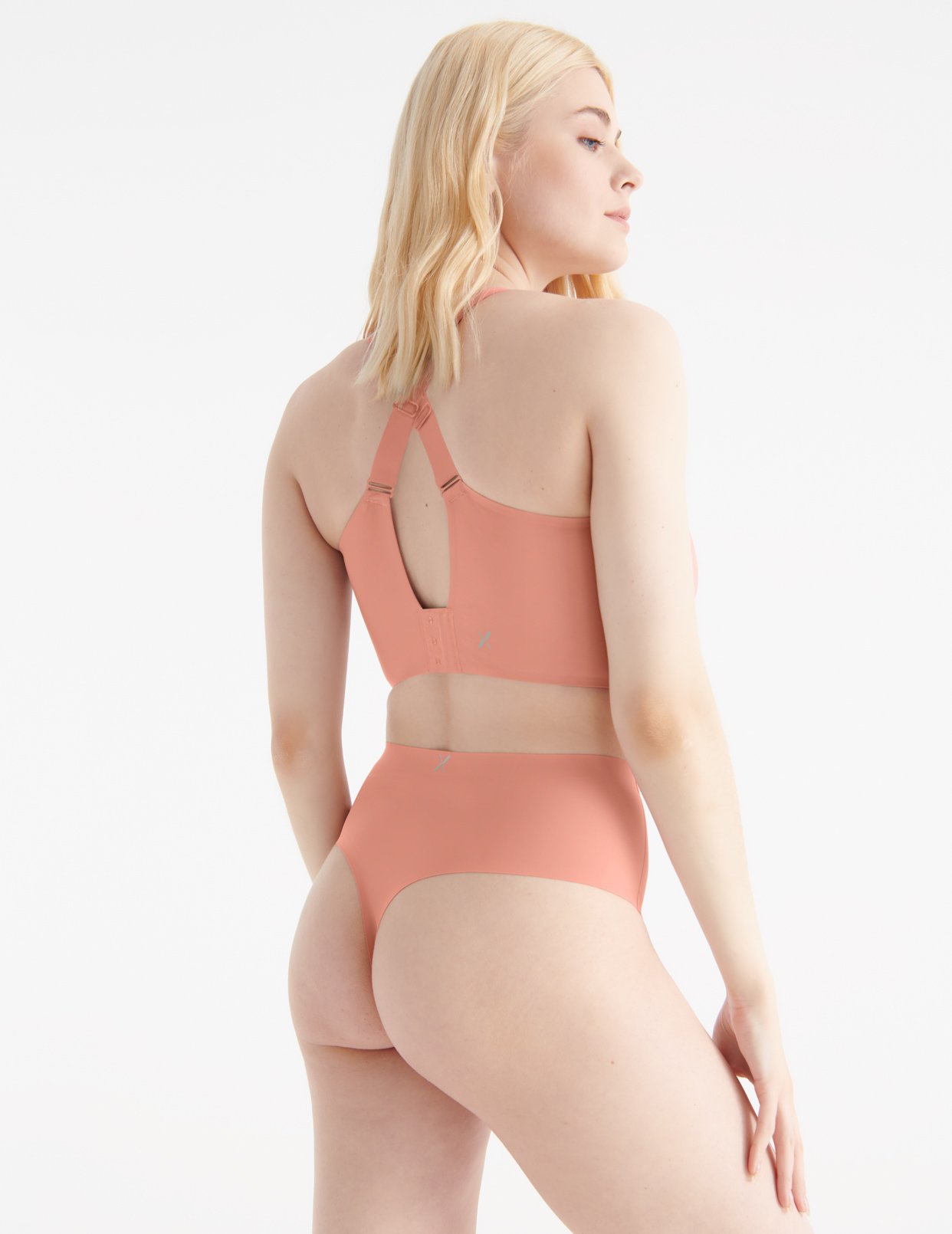 Snezhana is a 34H and wears a Knix size 6++ | Pink Ginger