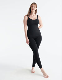 Anastasia is a 34F and wears a Knix size M+ | Black