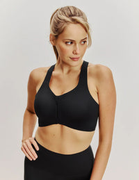 Sarah is a 34DD and wears a Knix size 6+ | Black