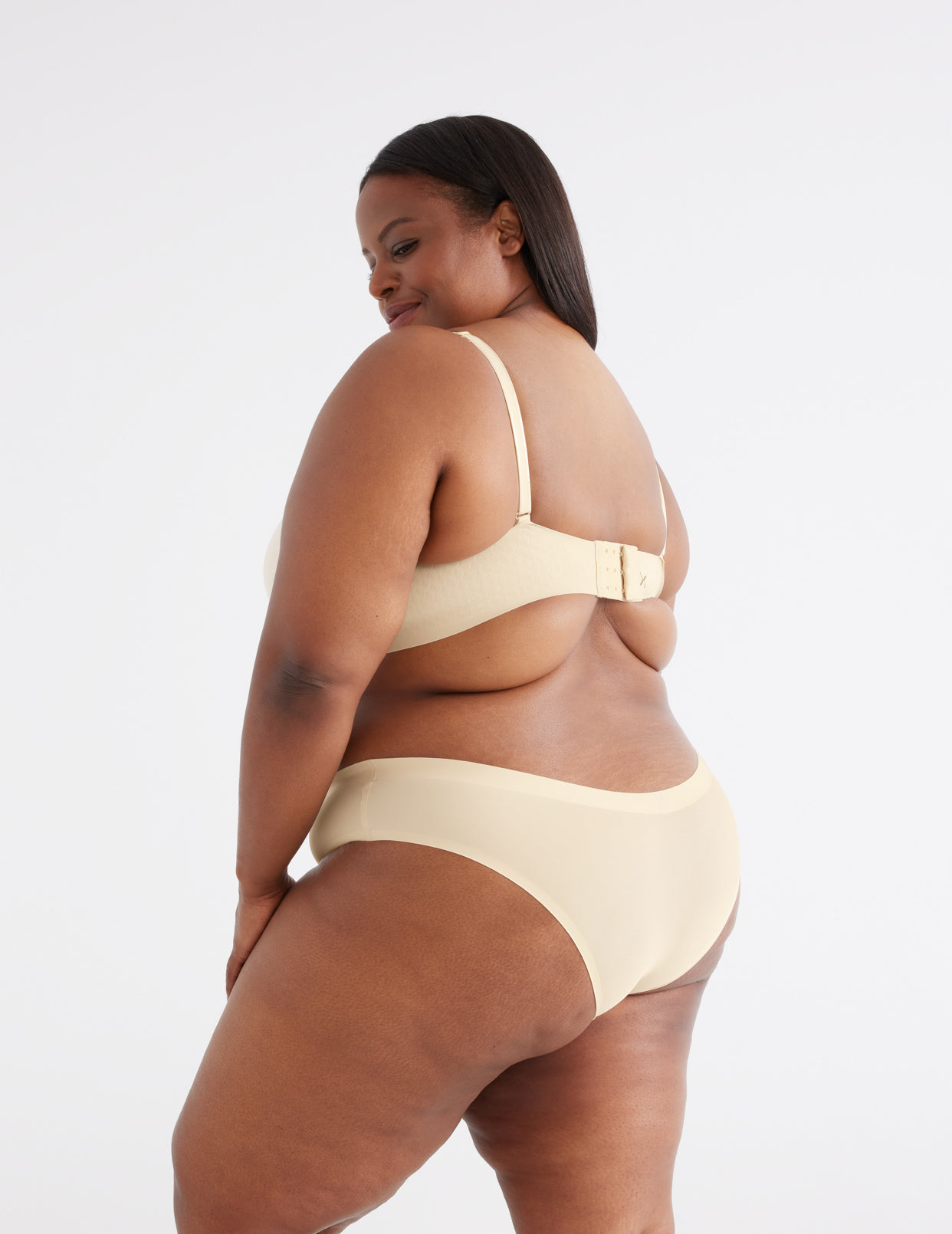 Marlene is a 40G and wears a Knix size 8++ | Dune