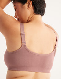 Denise is a customer and wears a Knix size M | Bisque