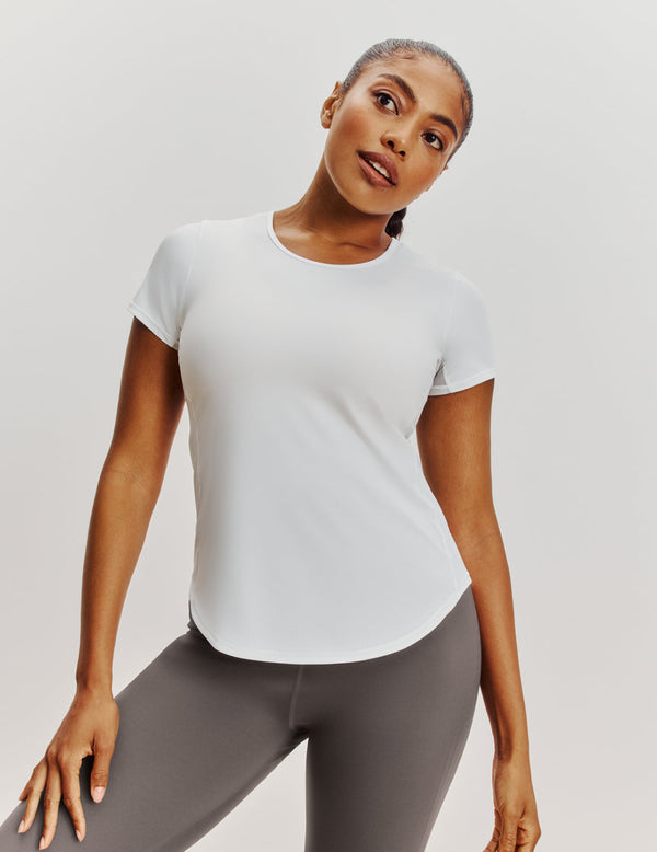 Cassaerea is a 34G and wears a Knix size M | White