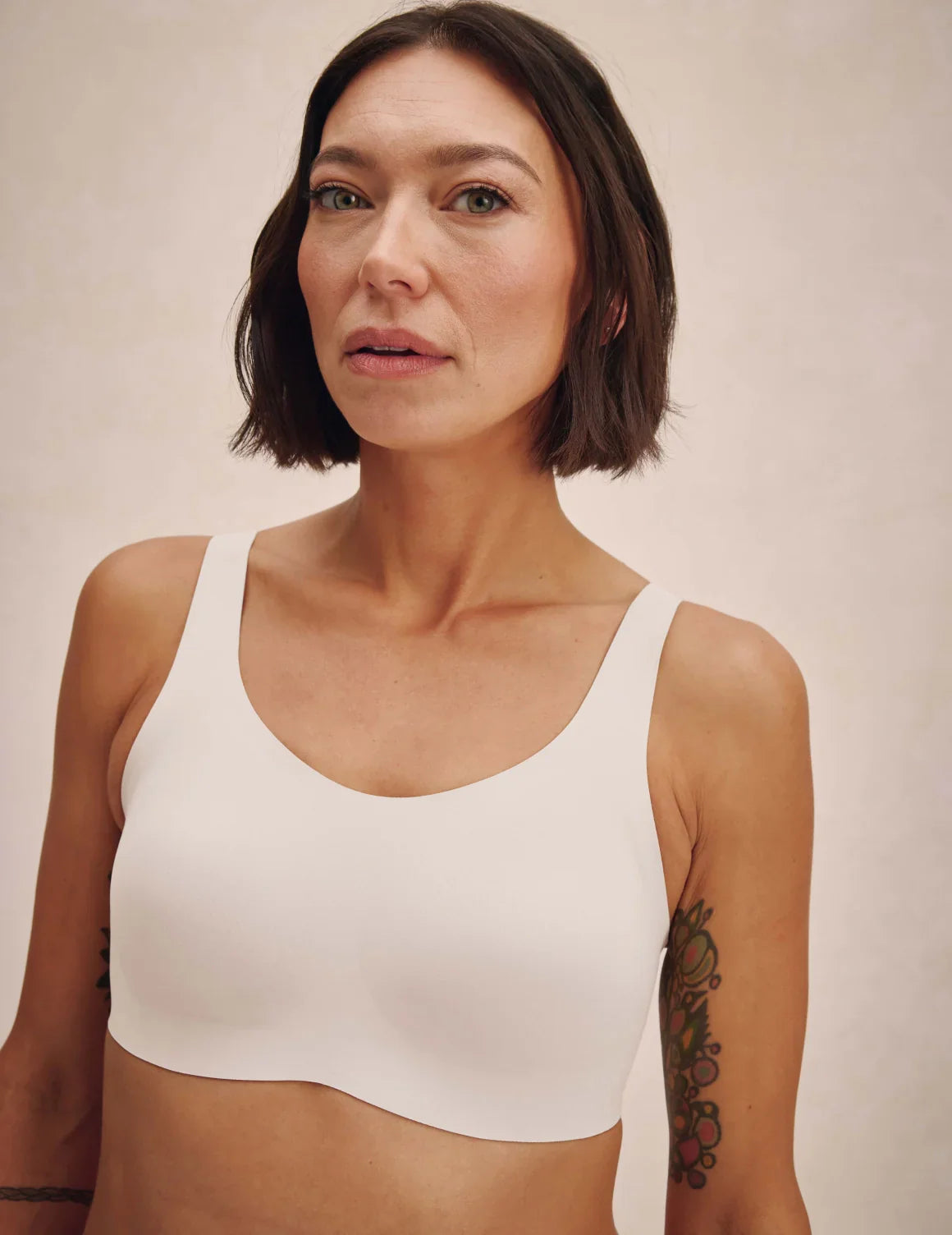 Sarain Fox is wearing KNIX S | White