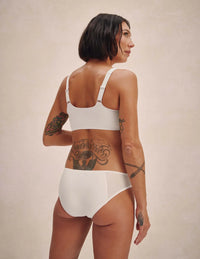 Sarain Fox is wearing KNIX S | White