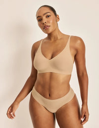 Amber has 46” hips, and wearing KNIX L  | Warm Sand