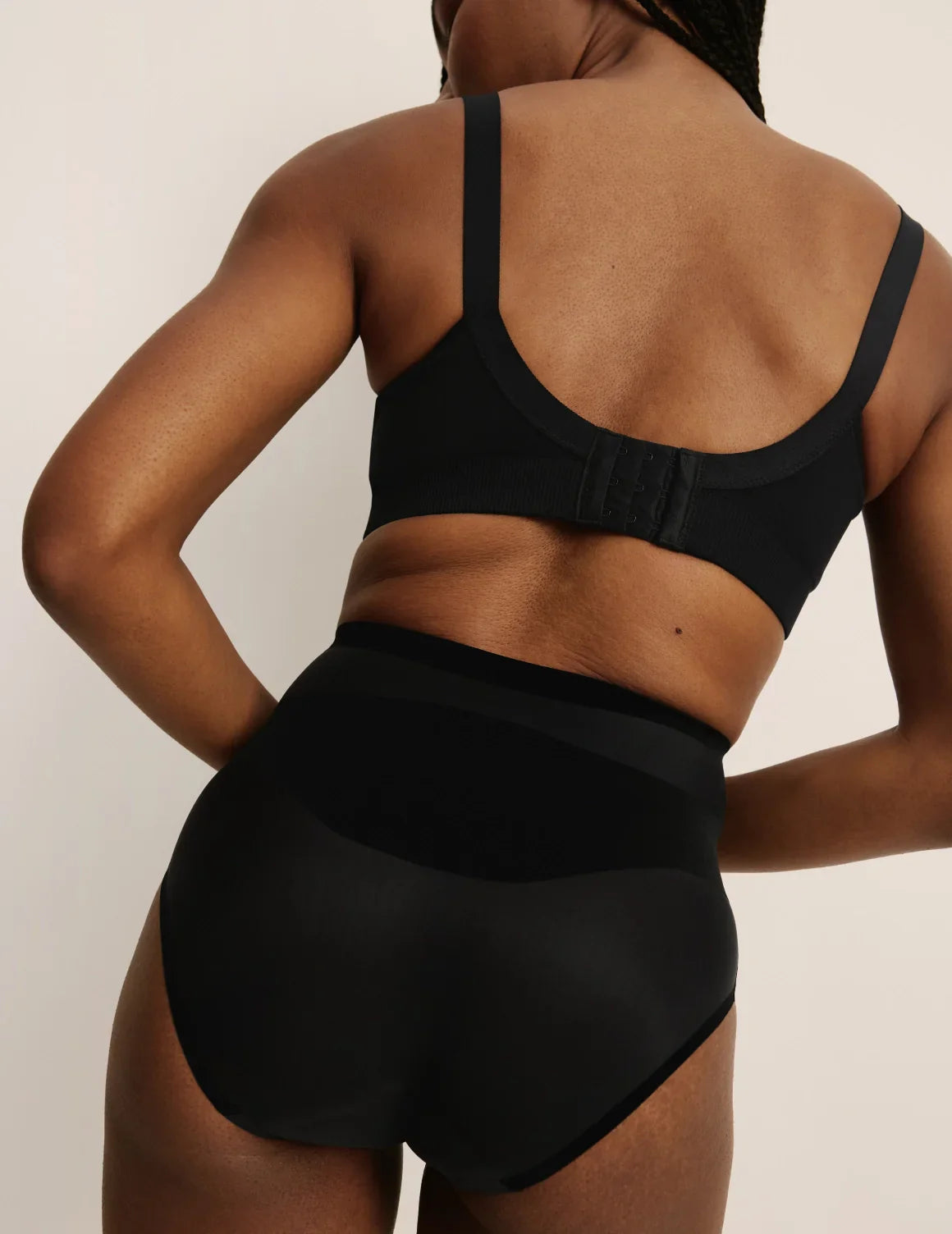 Gin is a 34DD and wearing KNIX M+ | Black