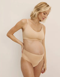 Elyse is a 34C and wearing KNIX M | Warm Sand