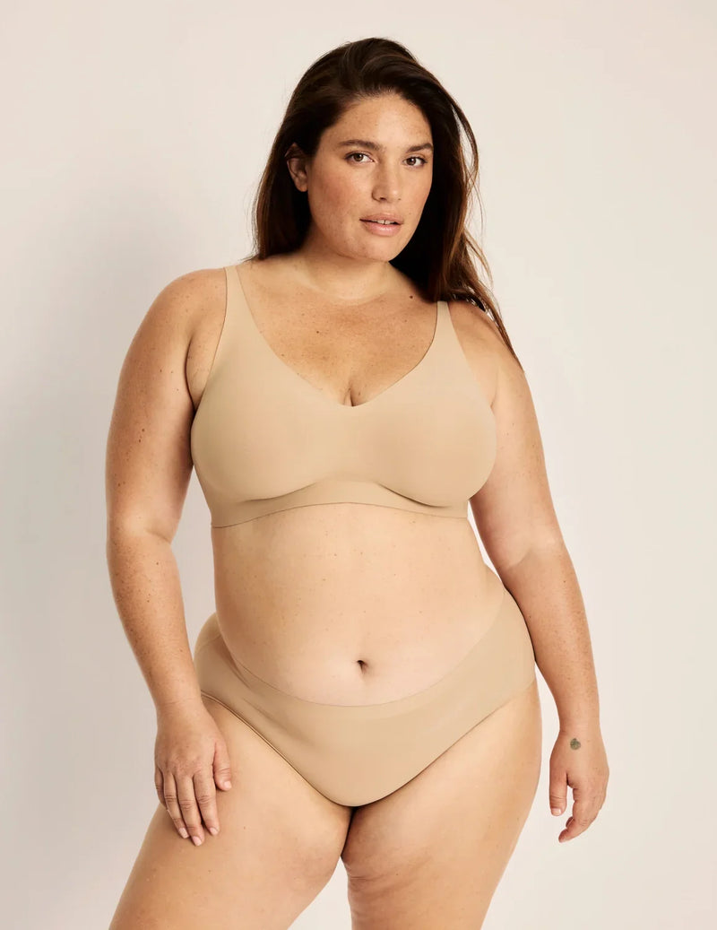 Clementine has 51” hips, and wearing KNIX XXL | Warm Sand