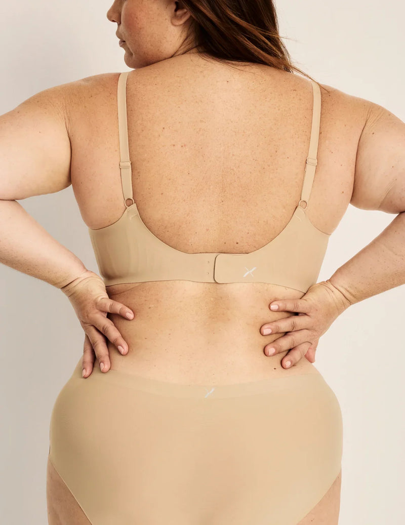 Clementine has 51” hips, and wearing KNIX XXL | Warm Sand