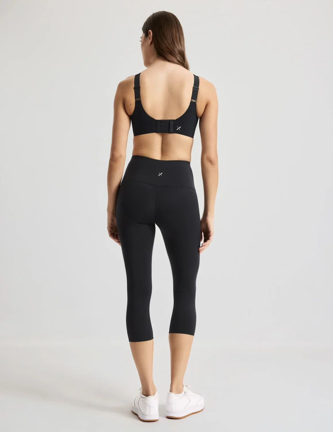 Sofia is 32D and wears a Knix size S+ | Black