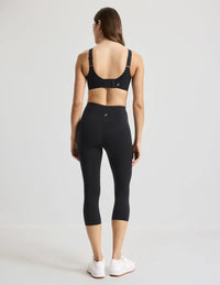 Sofia is 32D and wears a Knix size S+ | Black