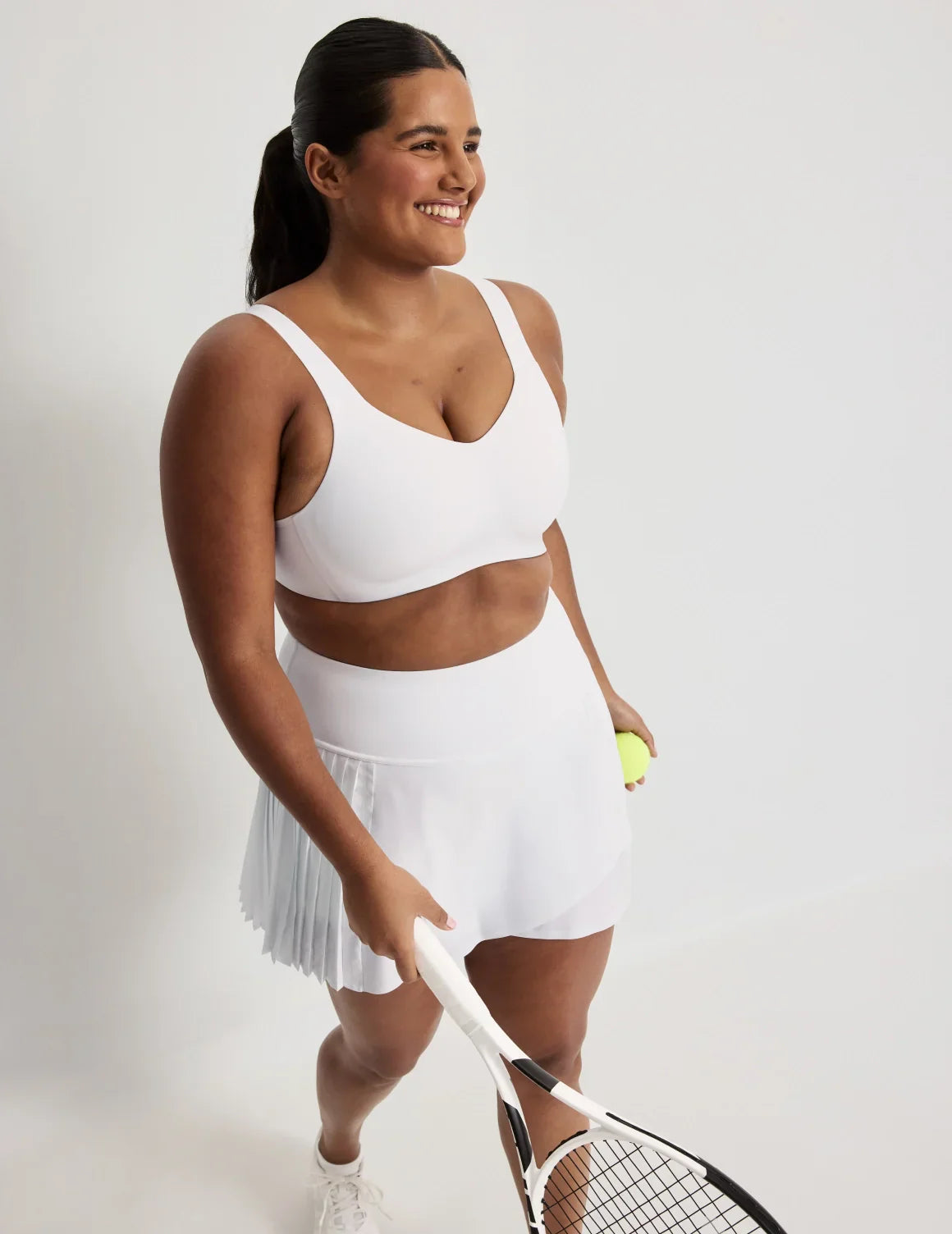 Adiya is a 36C and wears a Knix size L  | White