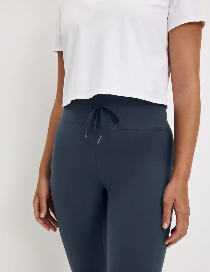 Front view of model wearing the CloudCut™ Legging highlighting the coverage and fit