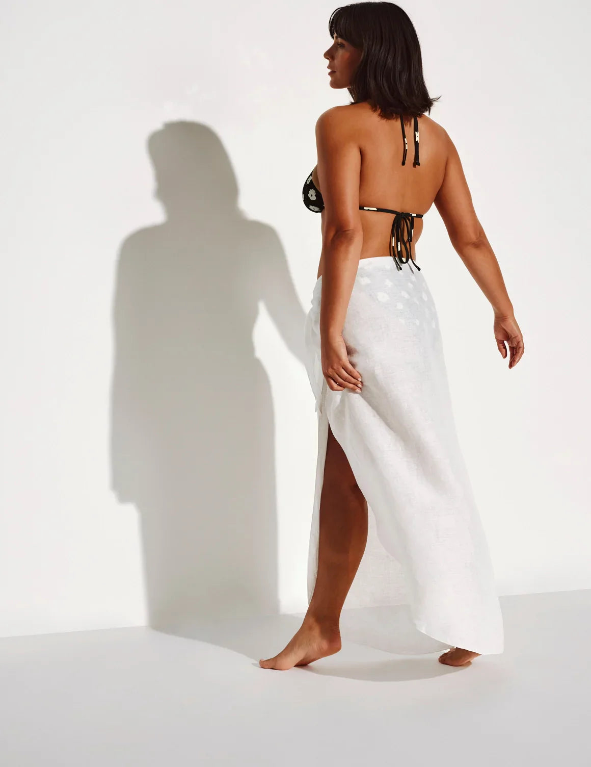 Maya has 43” hips and wears a Knix size M/L  | Ivory