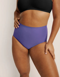 Adiya is wearing KNIX L | Periwinkle