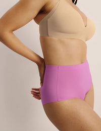 Abigail is wearing KNIX L | Pink Plum