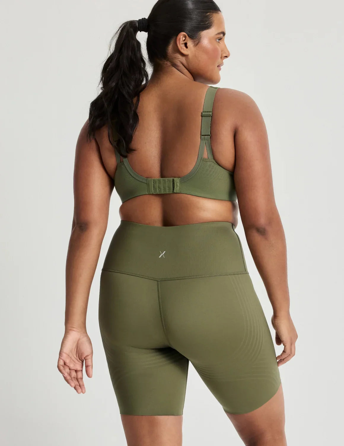Adiya is a 36C and wears a Knix size L | Olive