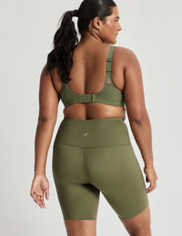 Adiya is a 36C and wears a Knix size L | Olive