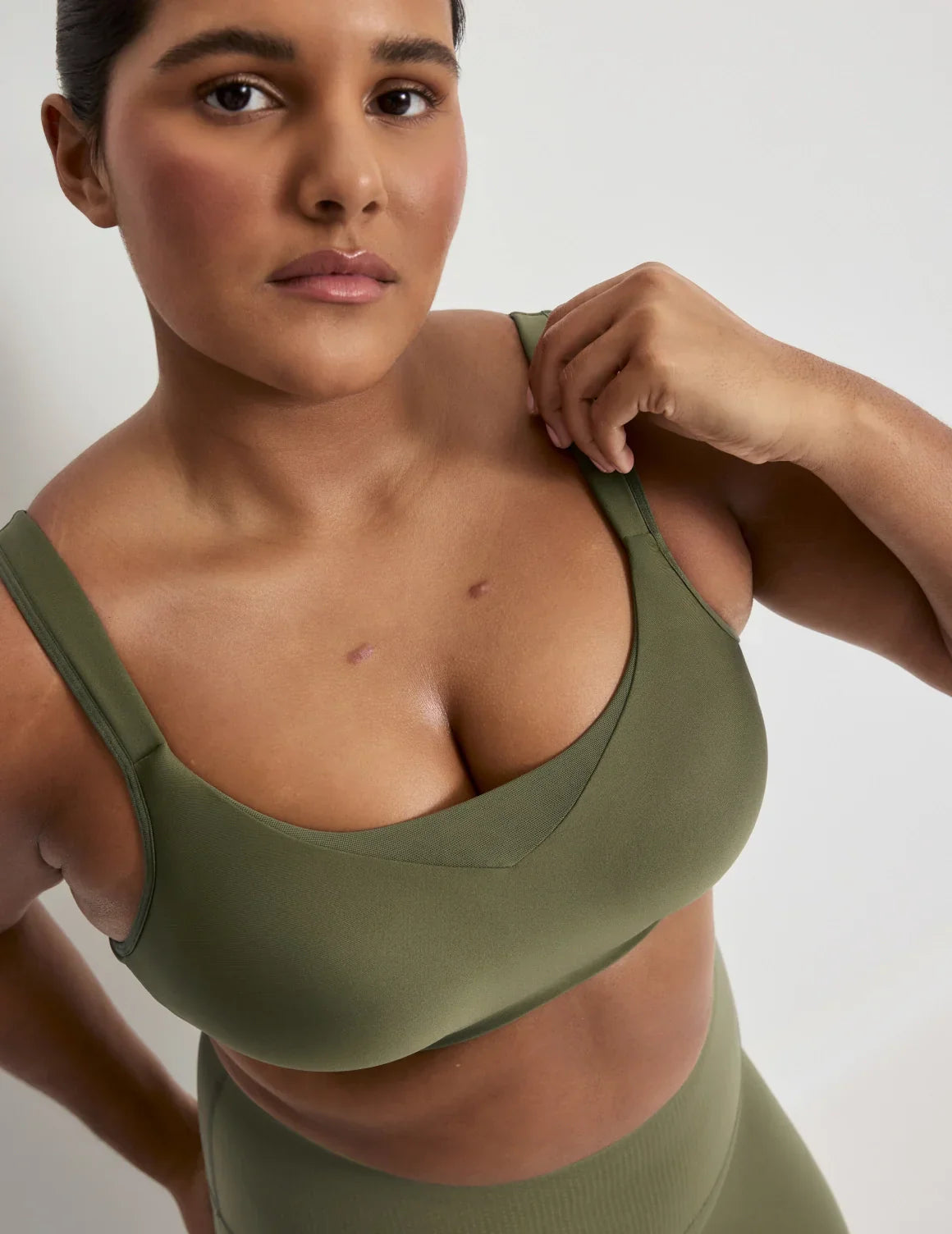 Adiya is a 36C and wears a Knix size L | Olive
