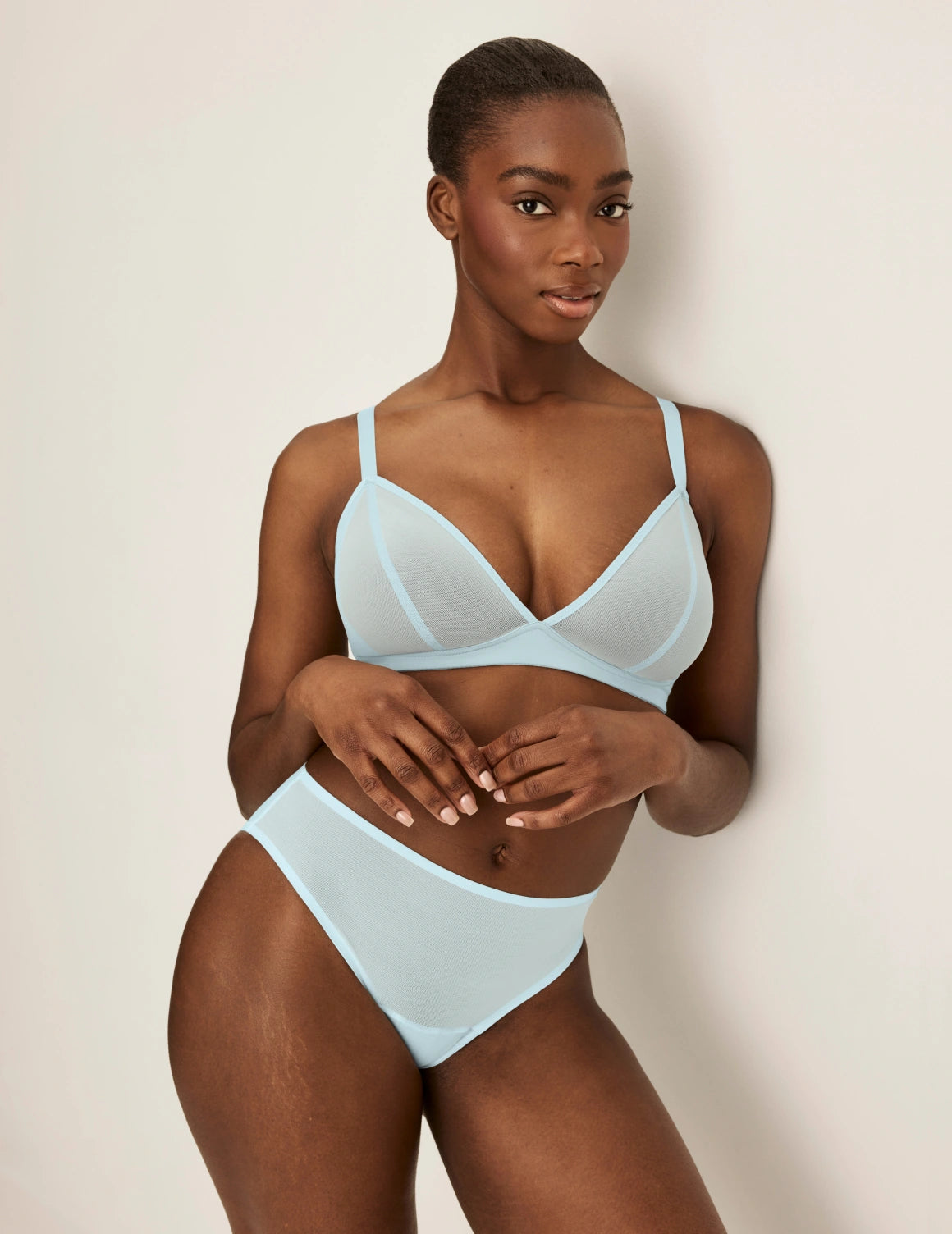 Orlane has 40” hips and wearing KNIX M | Blue Light