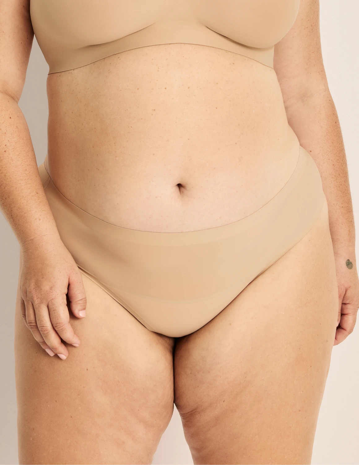 Clementine has 51” hips, and wearing KNIX XXL | Warm Sand