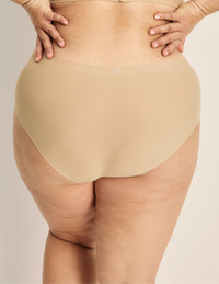 Clementine has 51” hips, and wearing KNIX XXL | Warm Sand