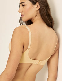 Sofia is wearing a 32D | Buttercup