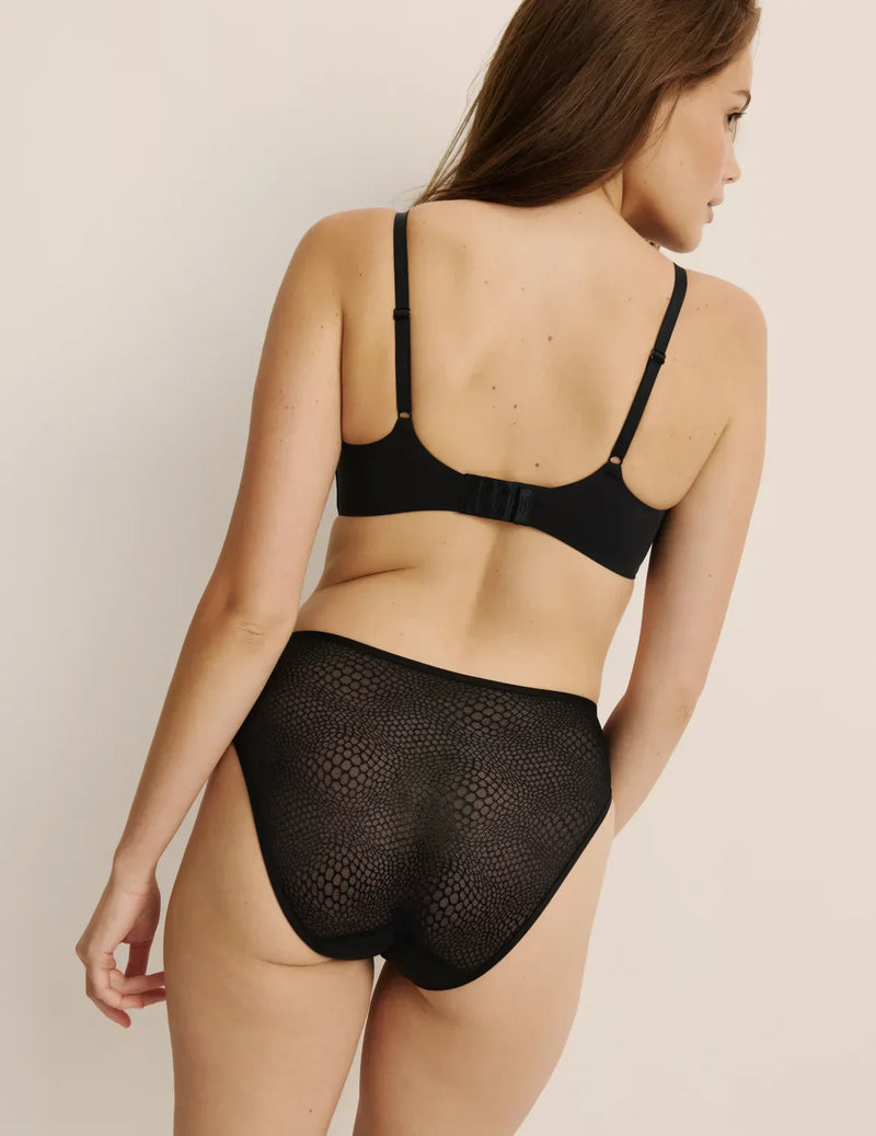 Sarah is a 34DD and wearing KNIX M+  | Black