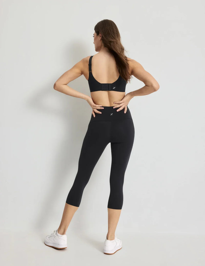 Sofia has 36.5” hips and wears a size S | Black