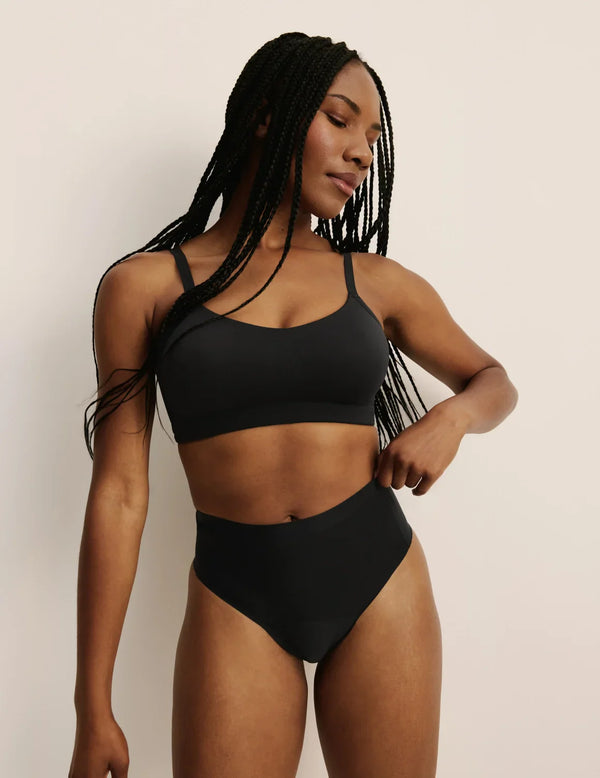 Gin has 38” hips, and wearing KNIX S | Black