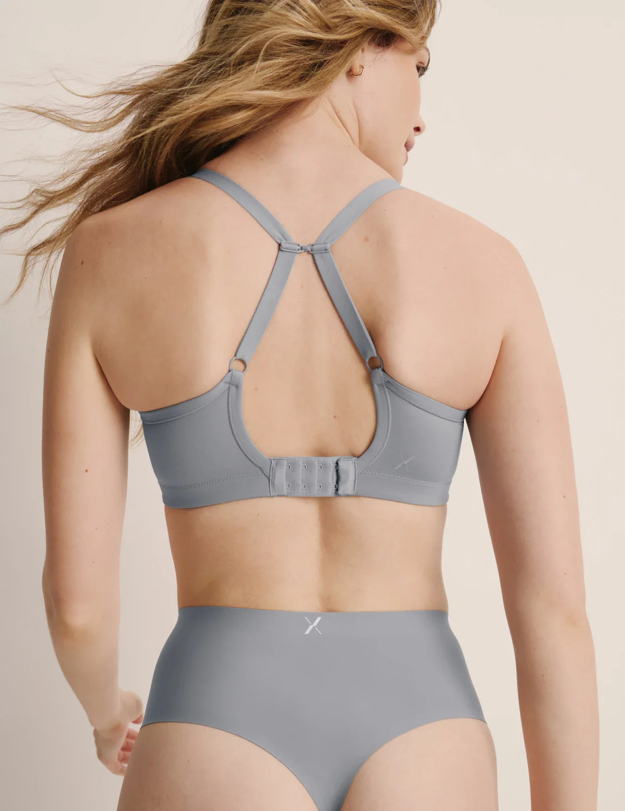 Esther has 38” hips and is wearing a Knix size M | Glacier