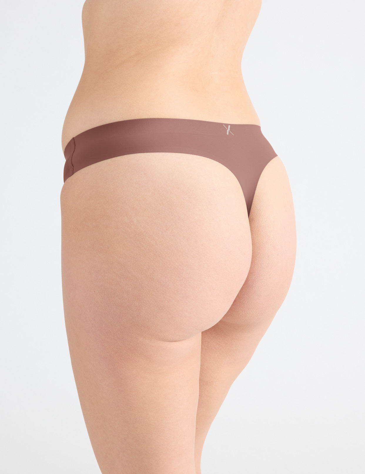 Isabelle has 40” hips and wears a Knix size M  | Sola