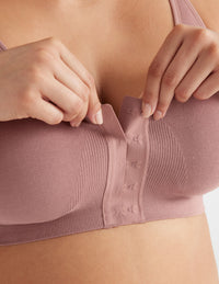 Anyssa is a 40D and wears a Knix size XXL | Bisque