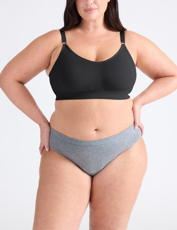 Gabrielle has 48” hips and wears a Knix size XXL | Pepper