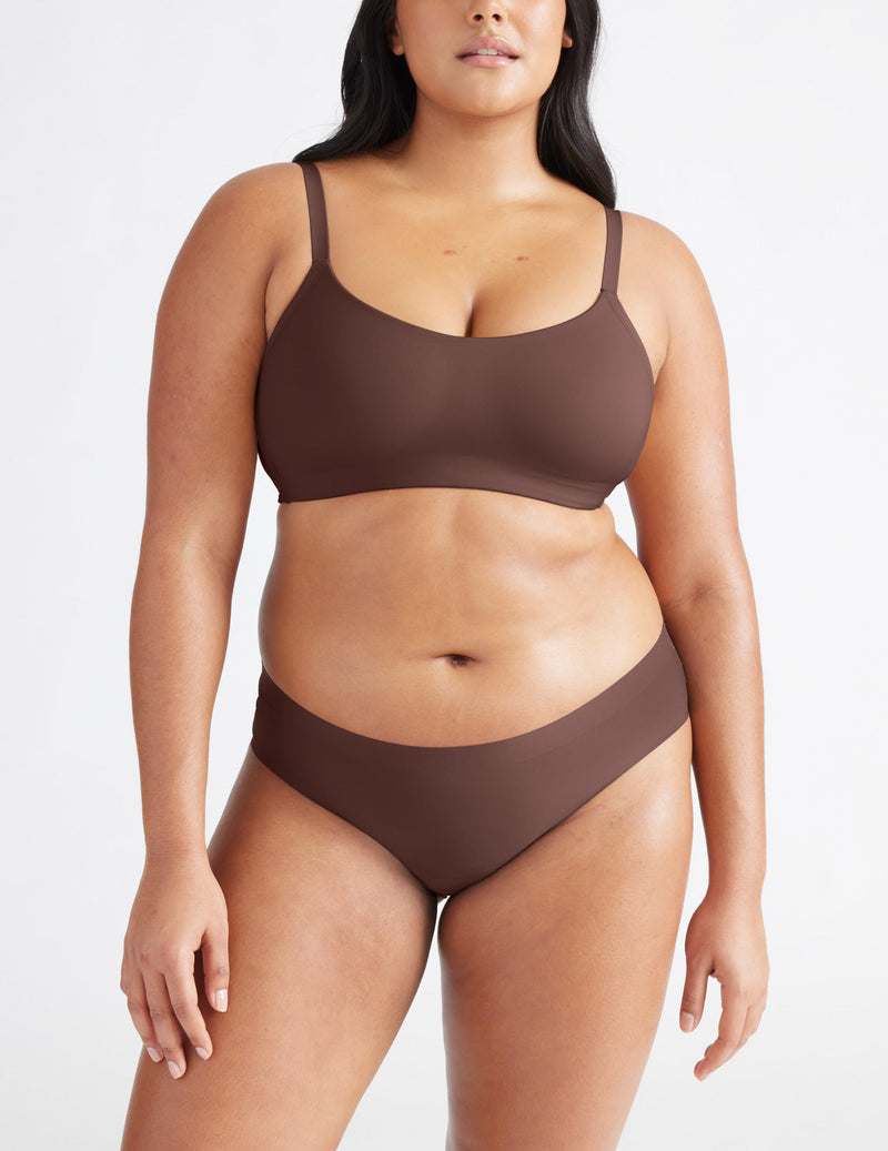 Adiya is a 36C and wears a Knix size L  | Sable