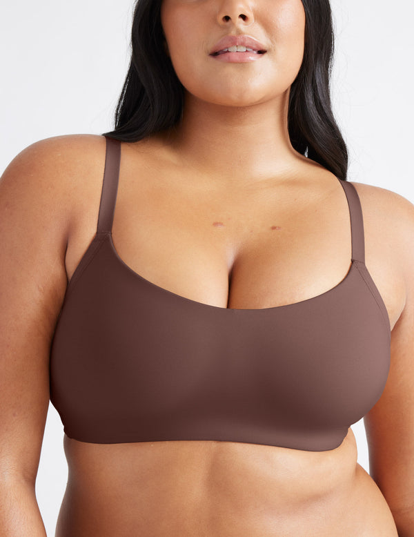 Adiya is a 36C and wears a Knix size L  | Sable