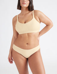 Maya is a 34F and wears a Knix size M++  | Dune