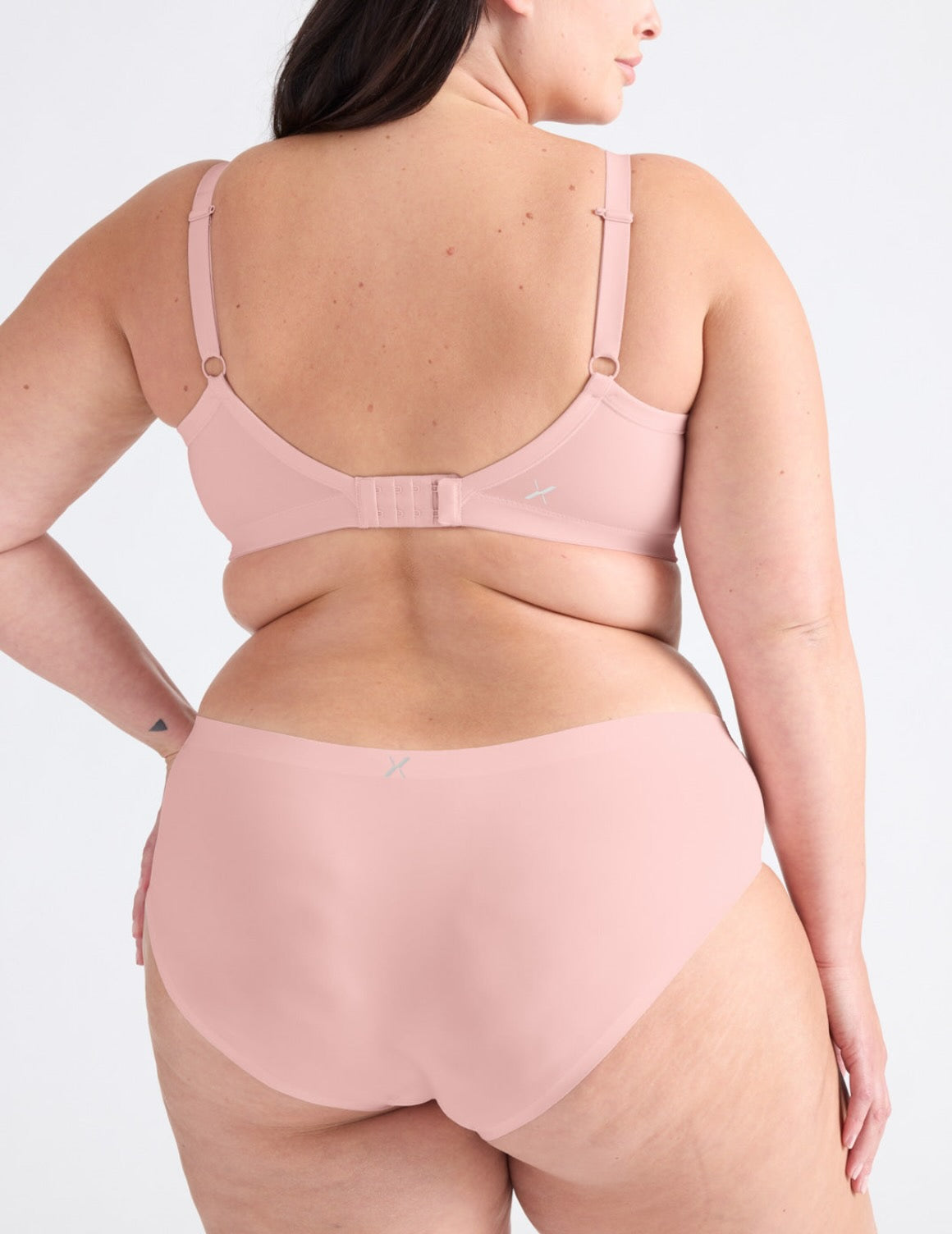 Gabrielle is a 38E and wears a Knix size XL+  | Rose Water
