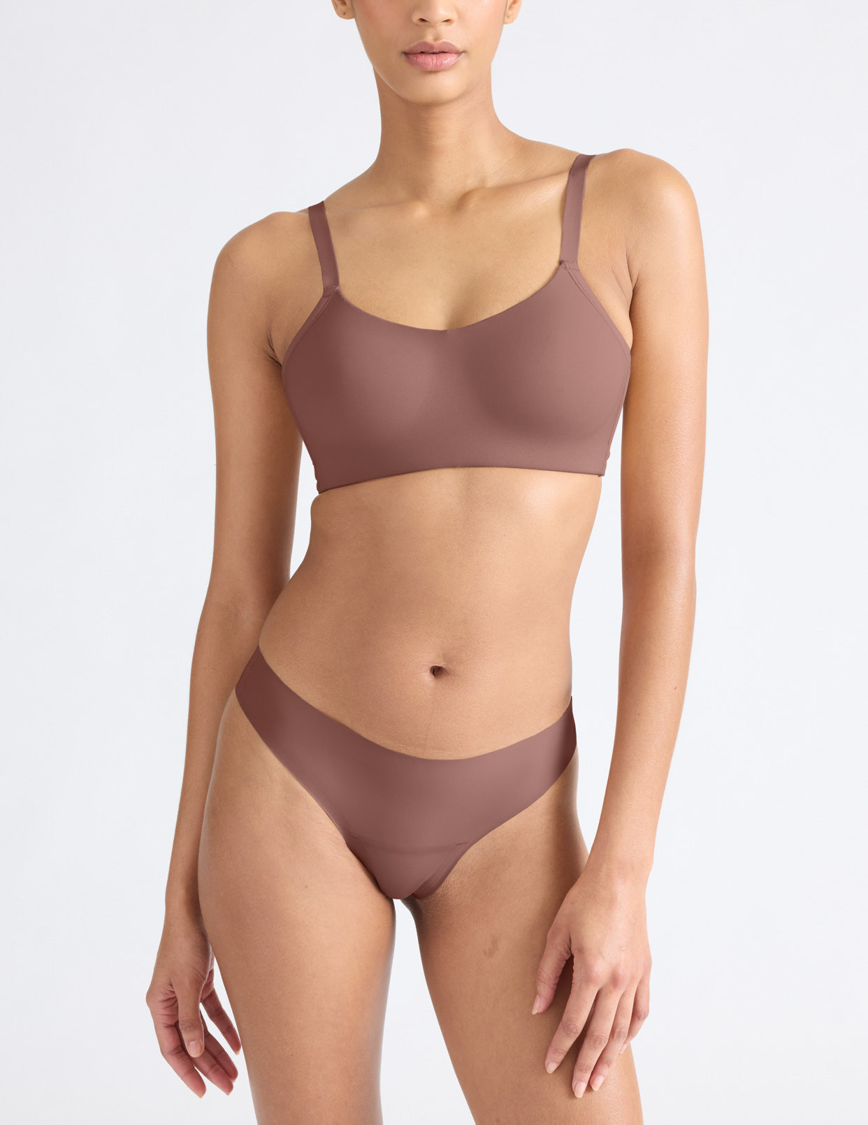 Tsanna is a 32C and wearing KNIX S  | Sola