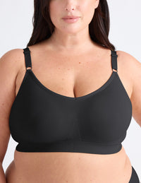 Gabrielle is a 38E and wears a Knix size XL+ | Black