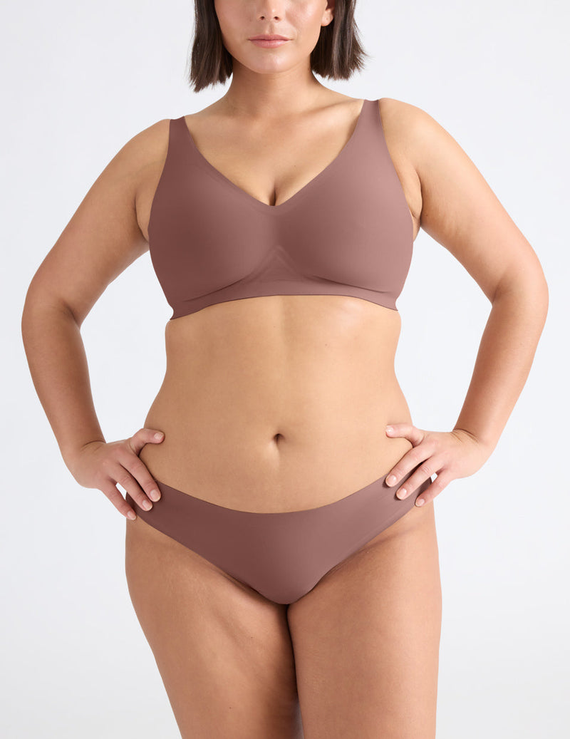 Maya is a 34F and wearing KNIX M++ | Sola