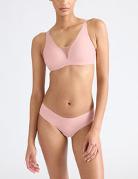 Tsanna is a 32C and wearing KNIX S | Rose Water