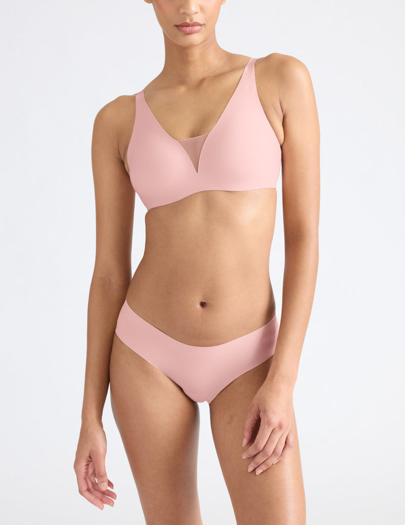 Tsanna is a 32C and wearing KNIX S | Rose Water