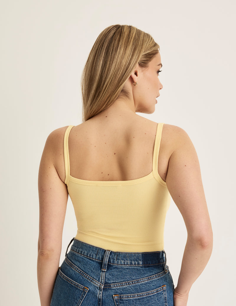 Sarah is a 34DD wearing KNIX M | Buttercup