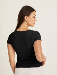 Alexandra is wearing KNIX S | Black