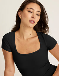 Alexandra is wearing KNIX S | Black