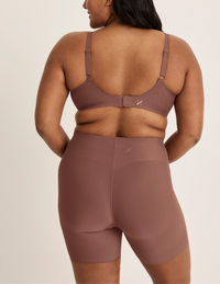 Adiya is wearing KNIX L | Sola