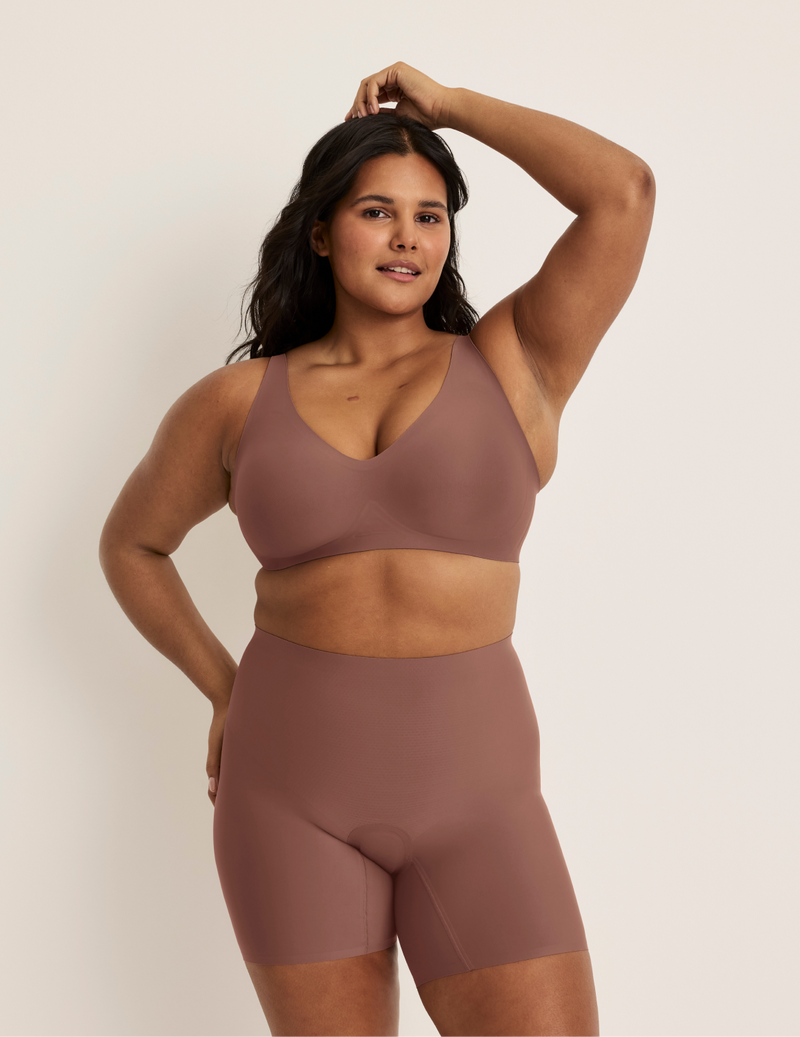 Adiya is wearing KNIX L | Sola