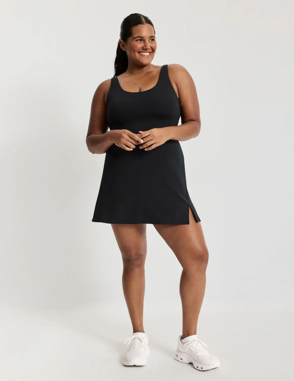 Adiya is 5’6” wearing KNIX L | Black