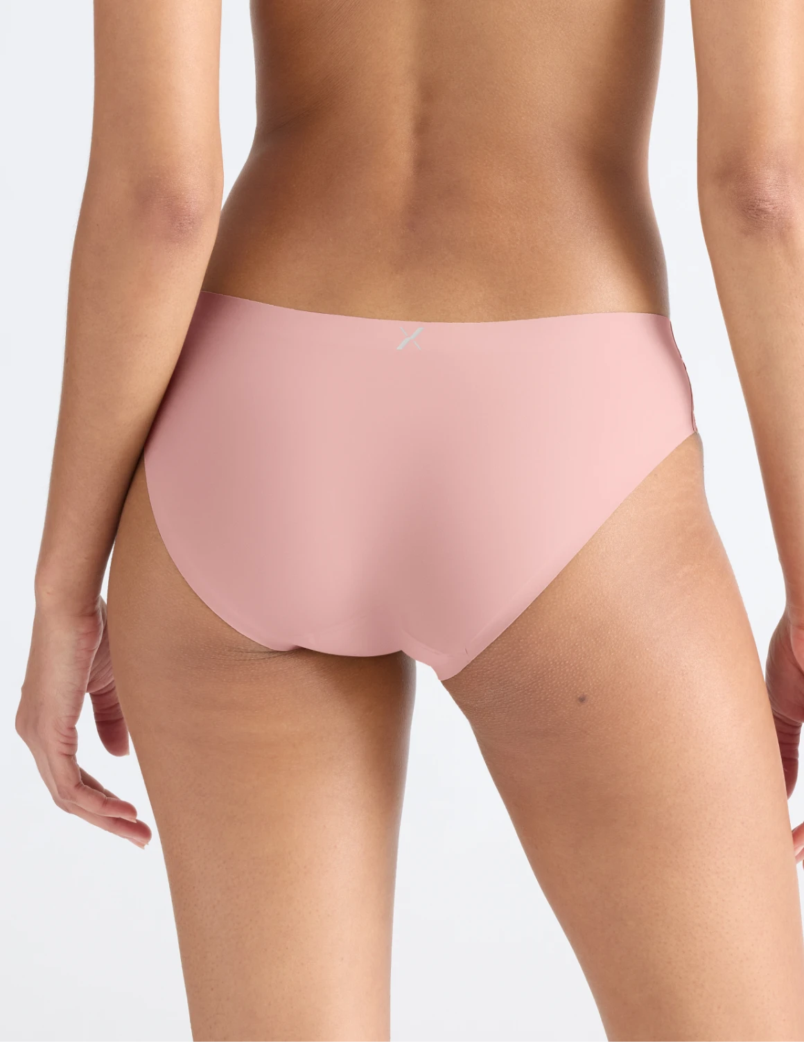 Tsanna has 34.5” hips and wearing KNIX S | Rose Water